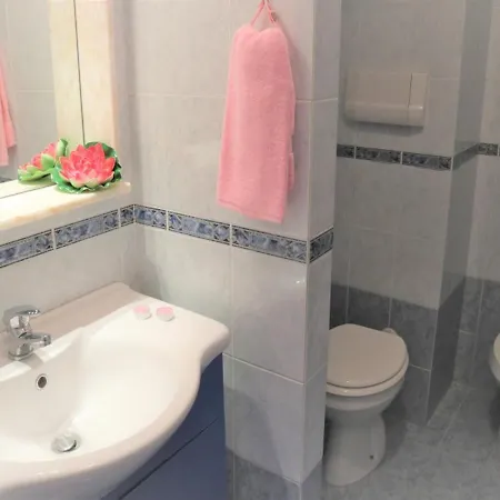 Beachfront Luminous Flat In بيبيوني
