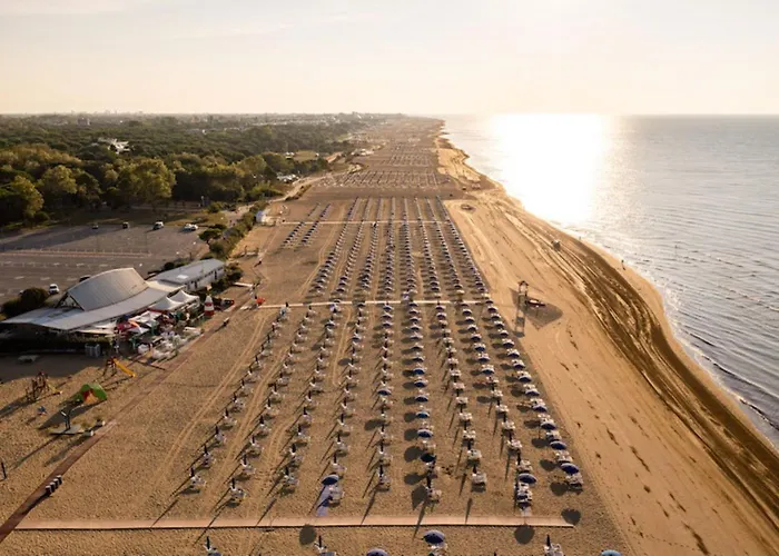 Beachfront Luminous Flat In Bibione