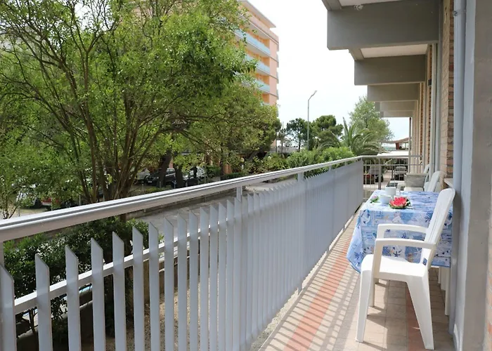 Beachfront Luminous Flat In Appartamento Bibione