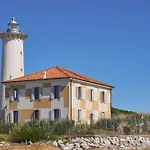 Apartman Beachfront Luminous Flat In *