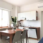 Beachfront Luminous Flat In Apartman