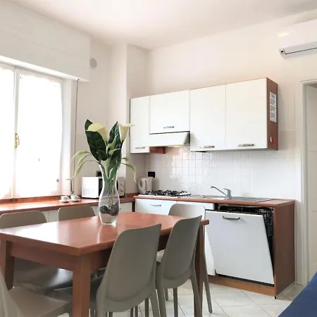Apartment Beachfront Luminous Flat In Bibione
