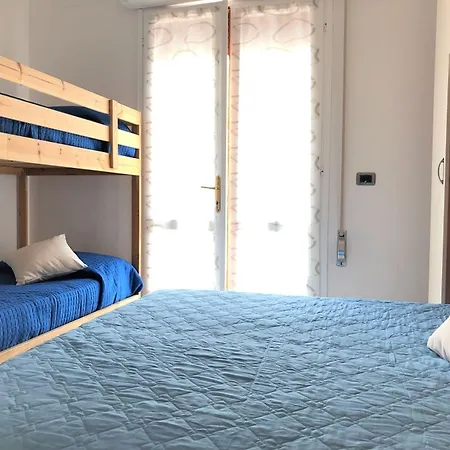 Beachfront Luminous Flat In