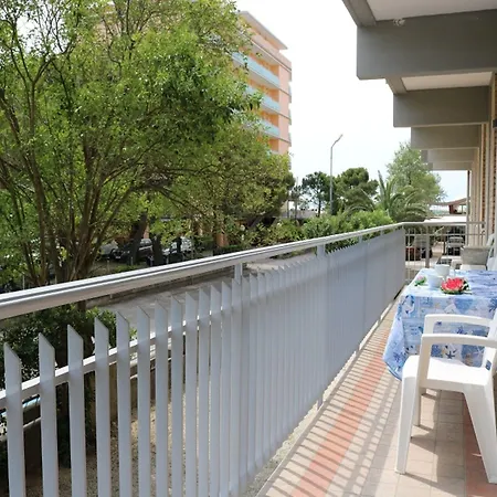 Beachfront Luminous Flat In Appartement Bibione