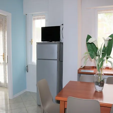 Beachfront Luminous Flat In Bibione