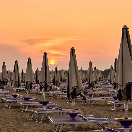 Beachfront Luminous Flat In * Bibione