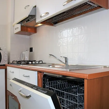 Beachfront Luminous Flat In